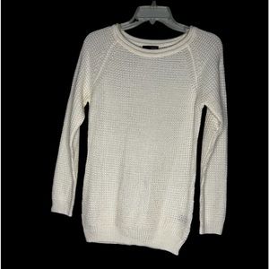 Ambiance apparel off white round neck long sleeve cable knit sweater size M